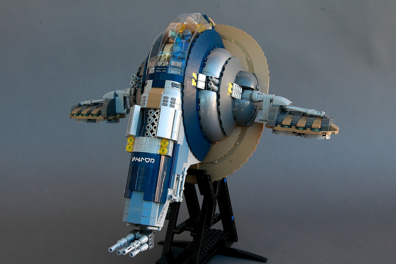 Illustration for article titled Redesigning Star Wars' Coolest Vehicles (Using LEGO)